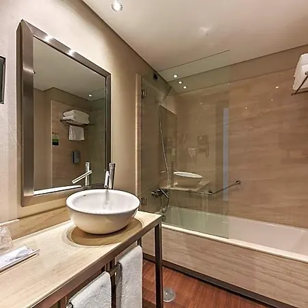 Ξενοδοχείο Lux 4*